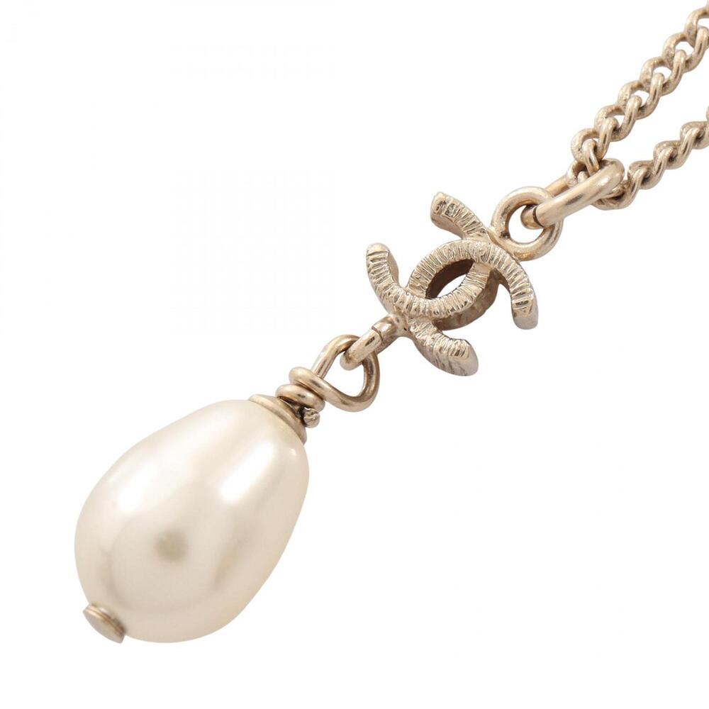 CHANEL White Pearl Logo Necklace